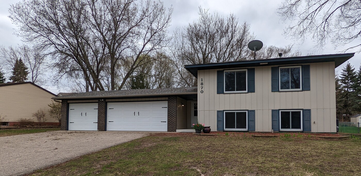 1870 Jade Ln in Eagan, MN - Building Photo