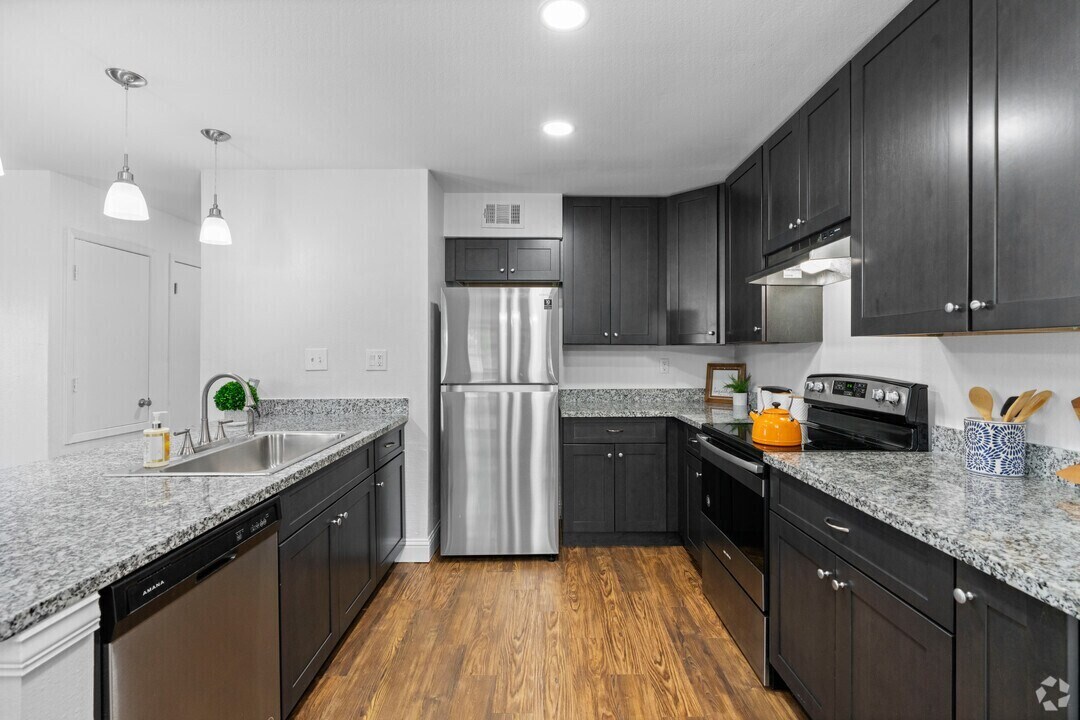 21804 Tomball Pkwy in Houston, TX - Building Photo