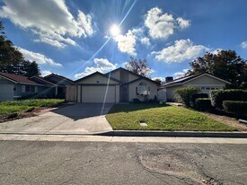 5567 W Sample Ave in Fresno, CA - Building Photo