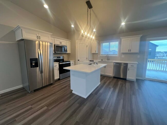 1311 Marlys Dr W in West Fargo, ND - Building Photo - Building Photo