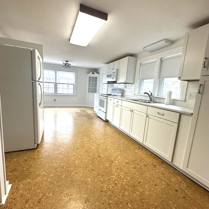 82 Salmon St, Unit Apartment for rent in Manchester, NH - Building Photo