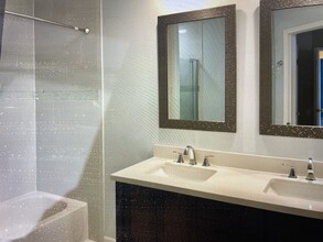 885 Crimson Ct in Morganville, NJ - Building Photo - Building Photo