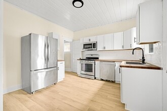 110 N Sheridan St in Kendallville, IN - Building Photo - Building Photo