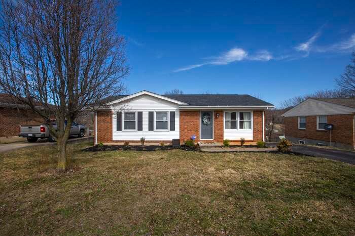 1030 Maywood Dr in Vinton, VA - Building Photo