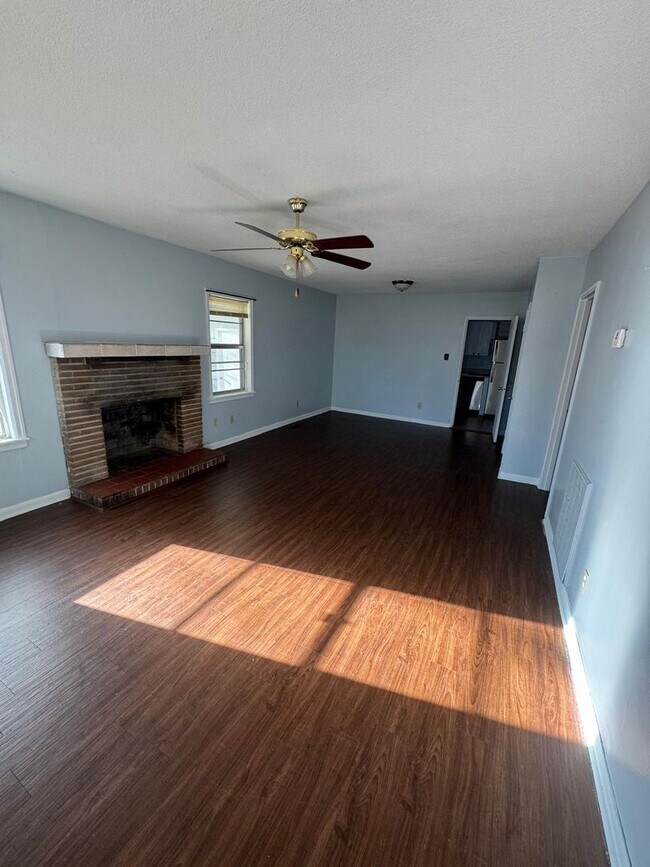 1087 Hickory Ave in Florence, AL - Building Photo - Building Photo