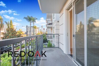 1237 S Holt Ave in Los Angeles, CA - Building Photo - Building Photo