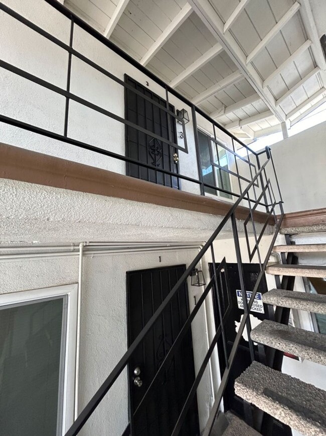 422 Almond Ave in Long Beach, CA - Building Photo - Building Photo