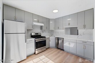 467 Andover Pl in East Brunswick, NJ - Building Photo - Building Photo