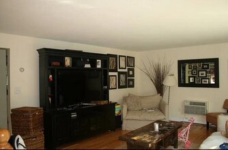 77 Marathon St, Unit 2 in Arlington, MA - Building Photo - Building Photo