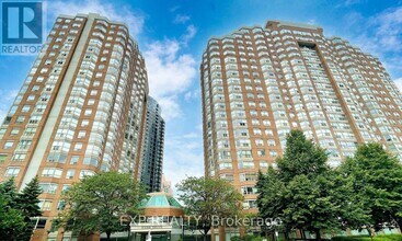 335-2335 Webb Dr in Mississauga, ON - Building Photo - Building Photo