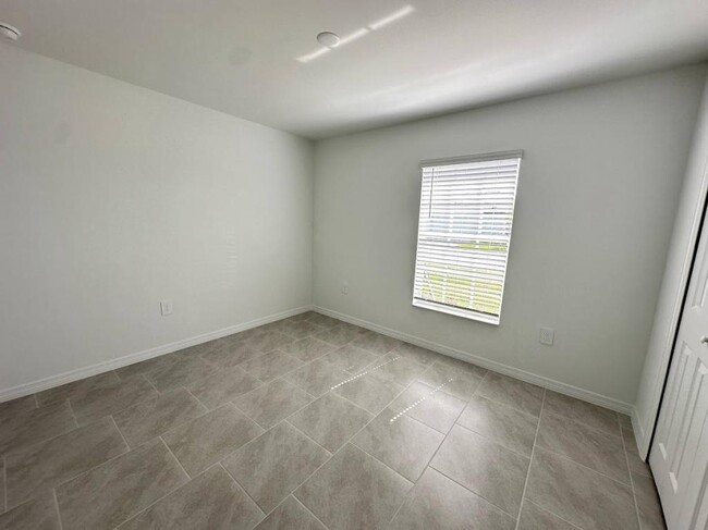17669 Paradiso Wy in North Fort Myers, FL - Building Photo - Building Photo