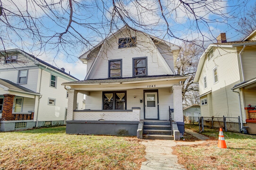 1045 Shakespeare Ave in Dayton, OH - Building Photo