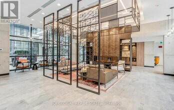 251 Manitoba St in Toronto, ON - Building Photo - Building Photo