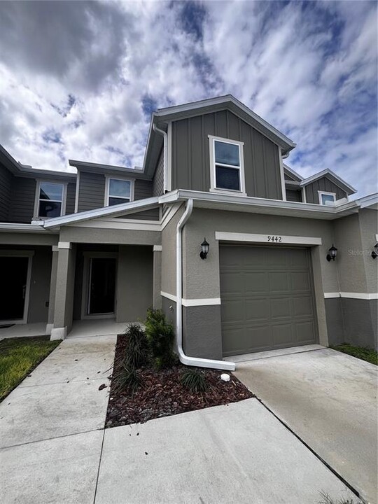 9442 Westside Hls Dr in Davenport, FL - Building Photo