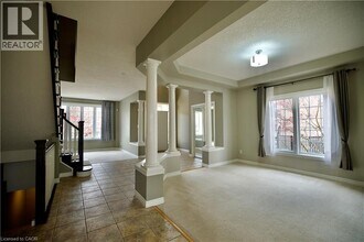 711 Cedar Bend Dr in Waterloo, ON - Building Photo - Building Photo