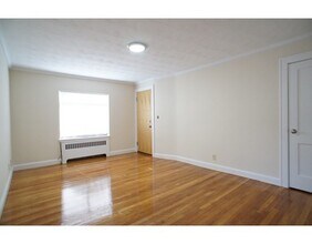 425 Newport Ave-Unit -2 in Quincy, MA - Building Photo - Building Photo