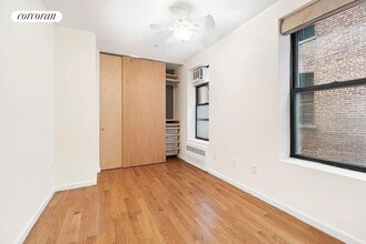 250 Manhattan Ave in New York, NY - Building Photo - Building Photo