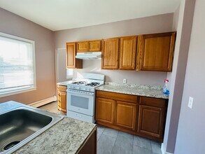 25 Fallon Ave, Unit 1 in Providence, RI - Foto de edificio - Building Photo