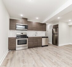 2237 S Sacramento Ave-Unit -B in Chicago, IL - Building Photo - Building Photo