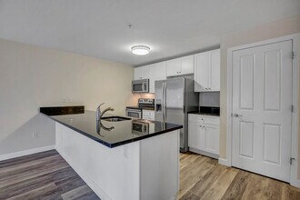 377 Main St in East Lyme, CT - Building Photo - Building Photo