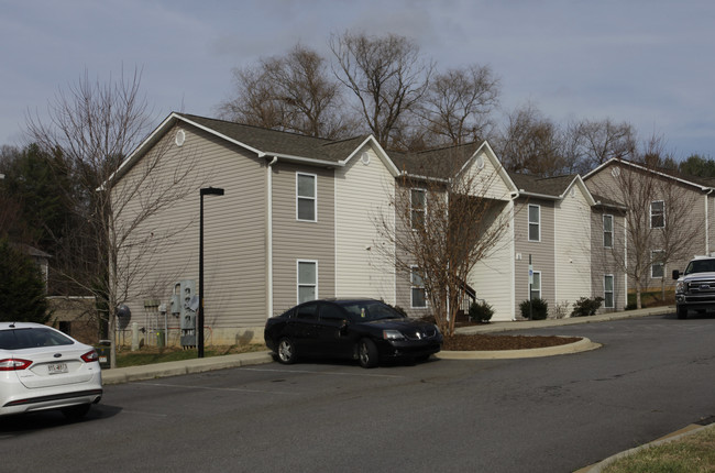 Weaverville Commons in Weaverville, NC - Foto de edificio - Building Photo