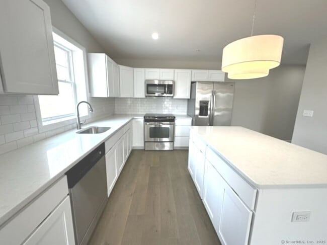 176 Boston Post Rd in Westbrook, CT - Building Photo - Building Photo