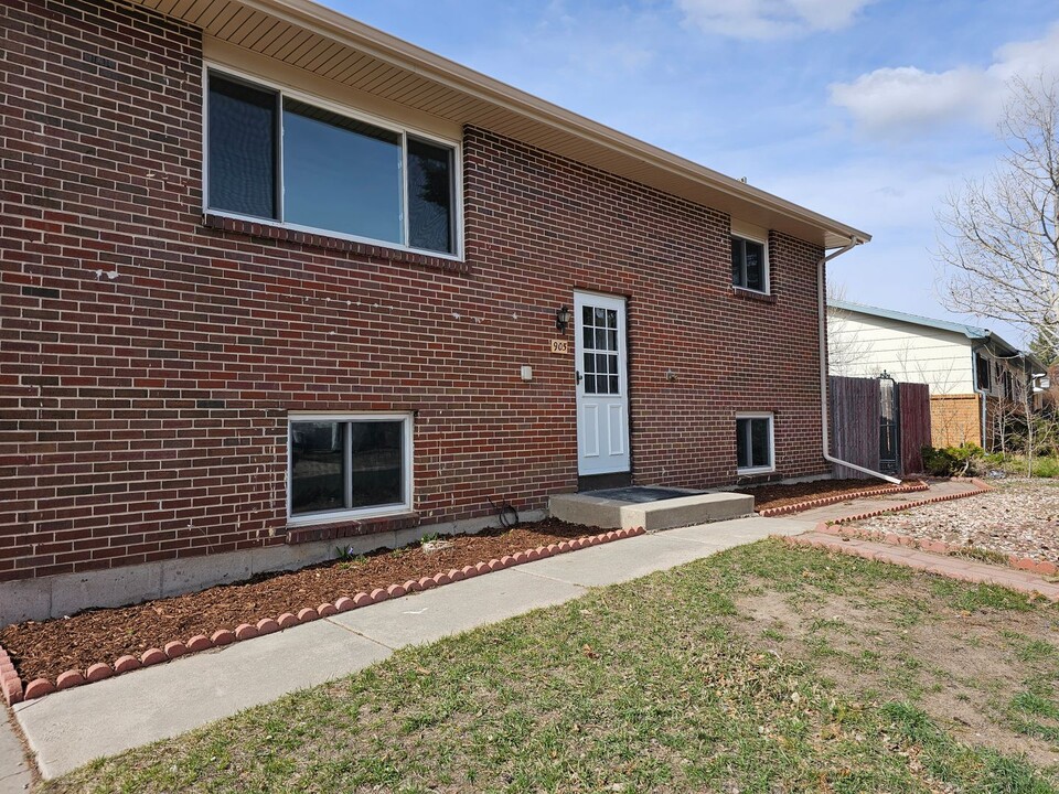 905 New Bedford Dr in Cheyenne, WY - Foto de edificio