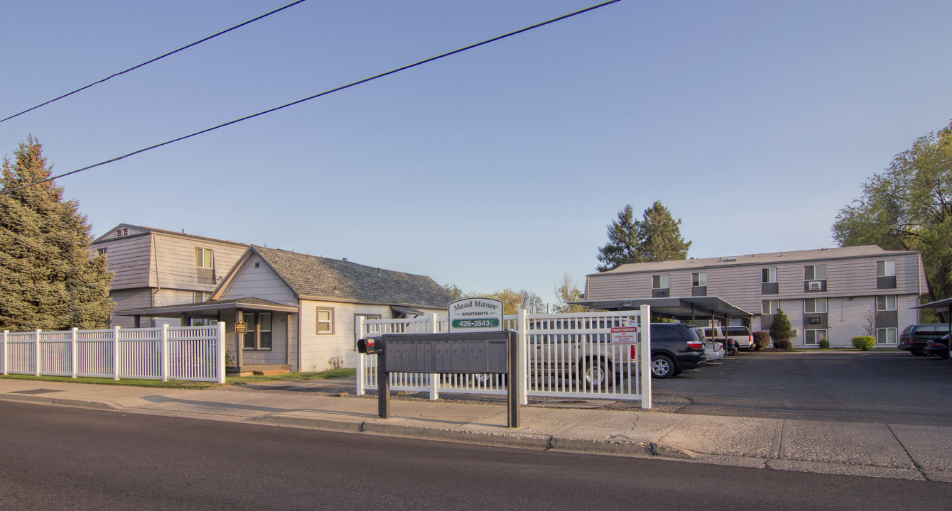 Mead Manor in Yakima, WA - Building Photo