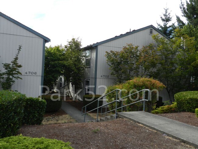 property at 4706 S Warner St