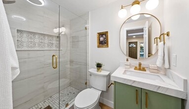 4664 E Talmadge Dr, Unit Casita in San Diego, CA - Foto de edificio - Building Photo