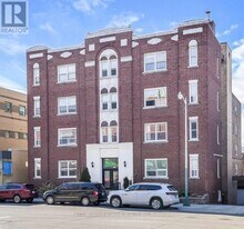 448 Spadina Rd in Toronto, ON - Building Photo