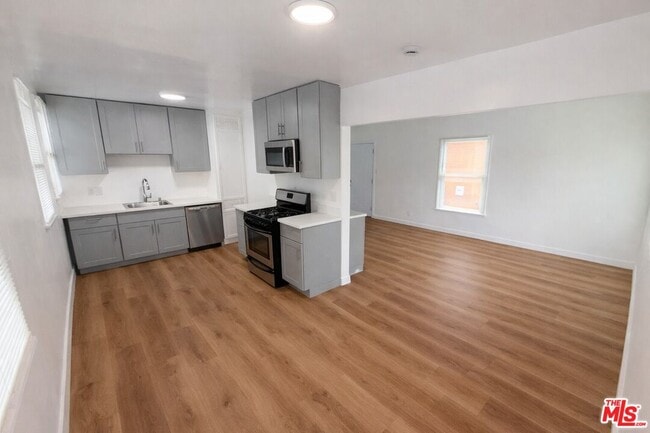 property at 9132 Crenshaw Blvd