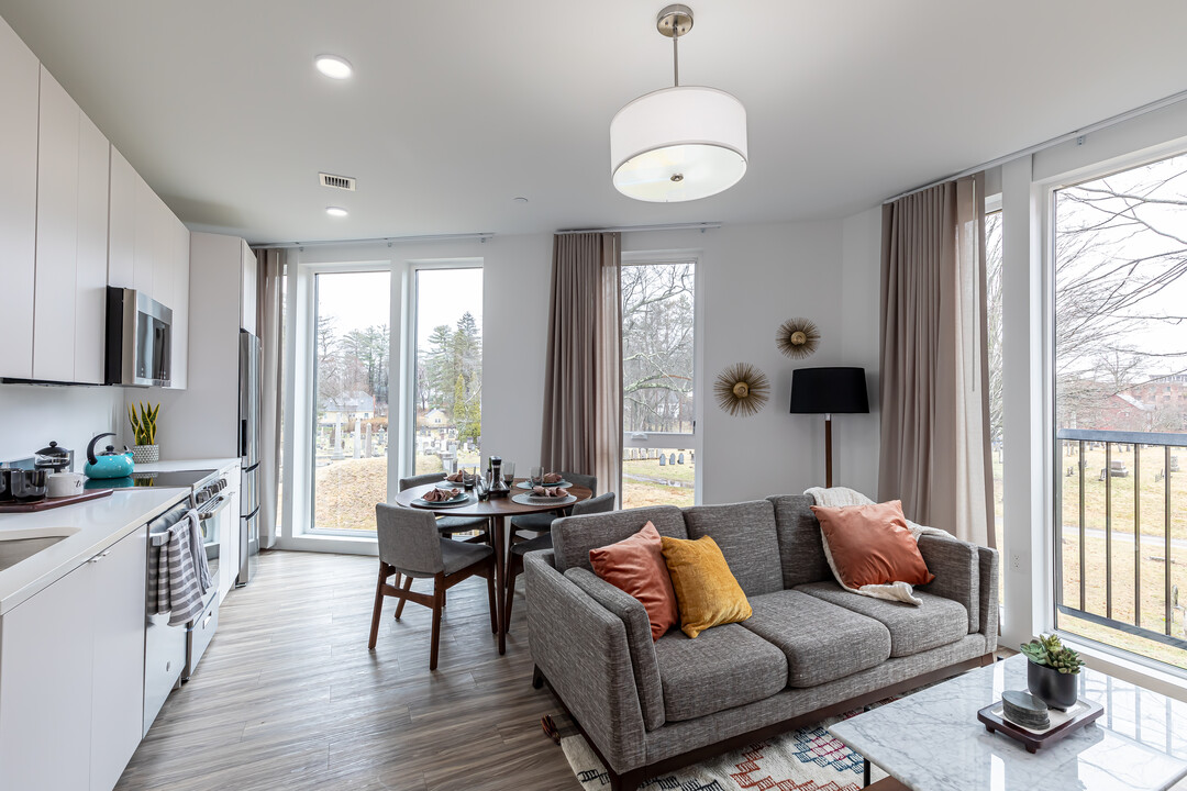11 E Pleasant St in Amherst, MA - Building Photo