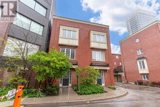68 Raffeix Ln in Toronto, ON - Building Photo - Building Photo