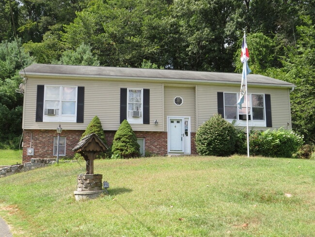 property at 15 Hayestown Heights