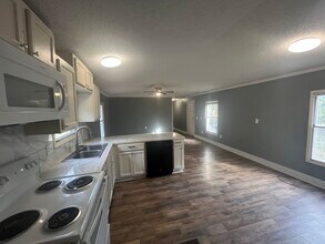 190 Round Mountain Rd in El Paso, AR - Building Photo - Building Photo