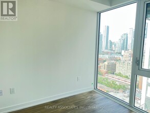 158-1158 Front St E in Toronto, ON - Building Photo - Building Photo