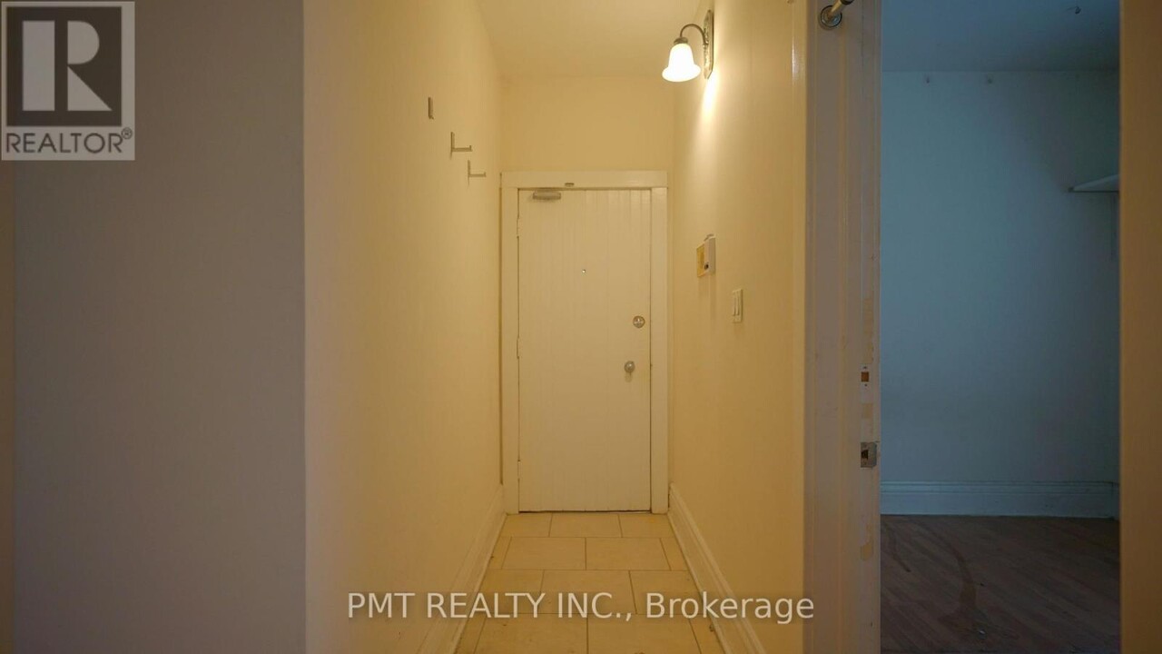 2-2 Linden St in Toronto, ON - Building Photo