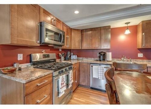 10 Middle St Ct-Unit -2 in Waltham, MA - Building Photo - Building Photo