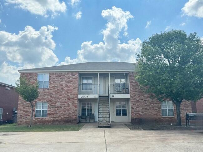 2808 Cantabrian Dr