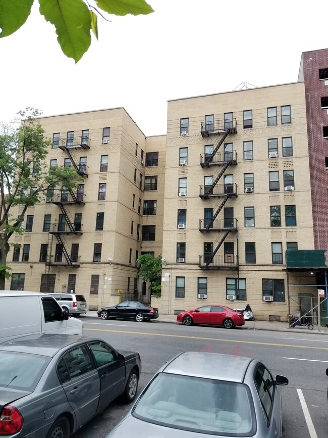 2440 Bronx Park E in Bronx, NY - Building Photo - Building Photo