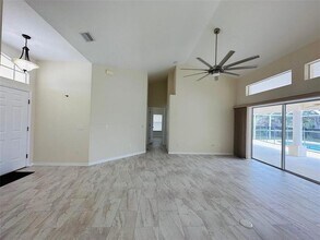 14017 Wenzel Ave in Port Charlotte, FL - Foto de edificio - Building Photo
