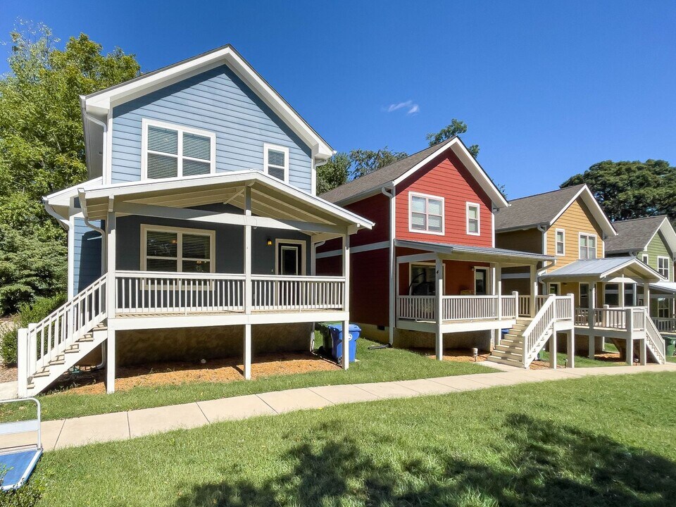 2 Cottage Cv Ln in Asheville, NC - Building Photo