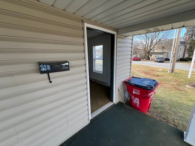 218 N Queen St, Unit 218-A in Shippensburg, PA - Foto de edificio - Building Photo