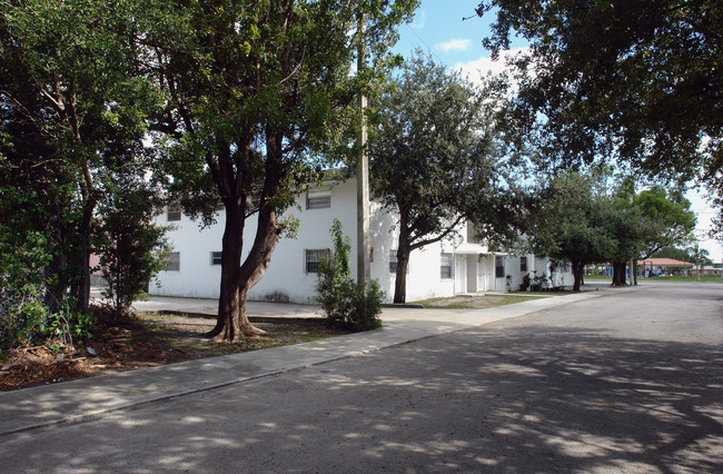 7332 NW Miami Ave in Miami, FL - Foto de edificio - Building Photo