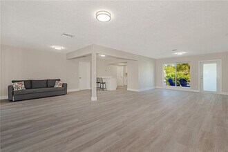 2217 NE 20th Ave in Wilton Manors, FL - Building Photo - Building Photo