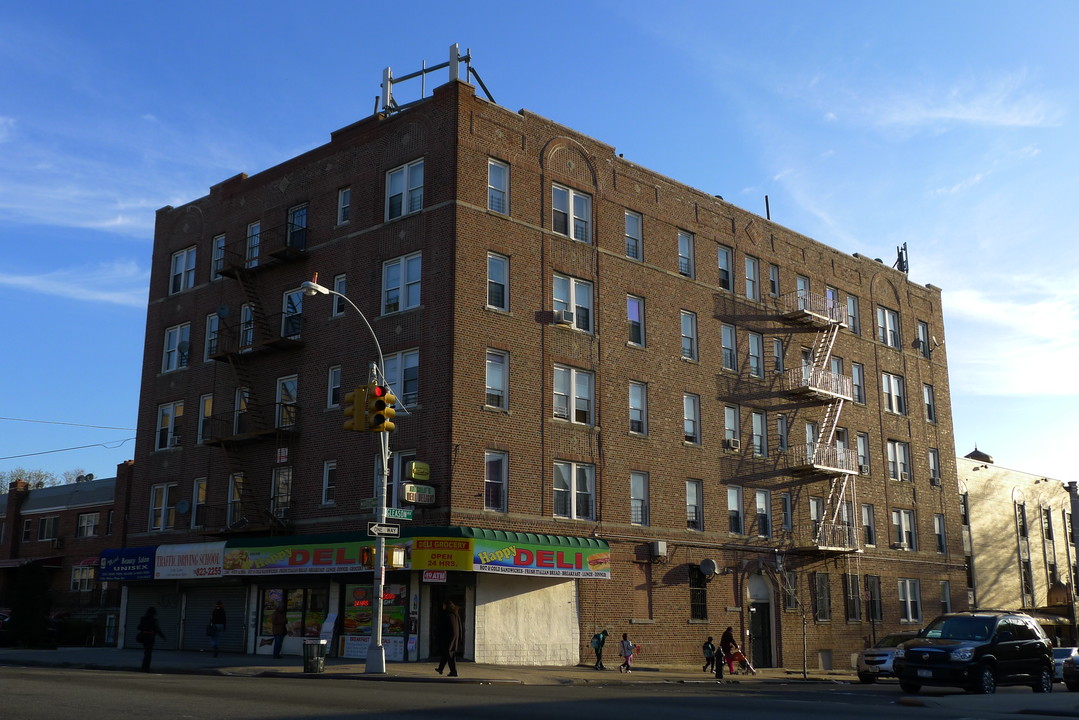 1901 Gleason Ave in Bronx, NY - Building Photo