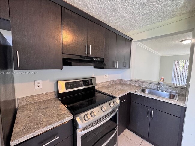 95 NE 41st St in Oakland Park, FL - Building Photo - Building Photo