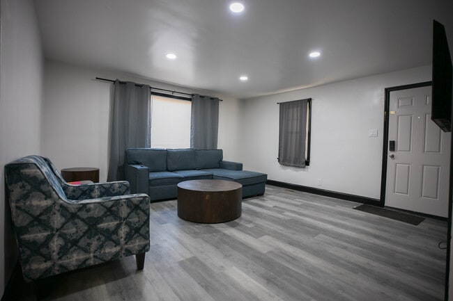 111 E Garwood Ave, Unit A in Williamstown, NJ - Building Photo - Building Photo