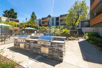 Bayside Apartment Homes in Pinole, CA - Foto de edificio - Building Photo